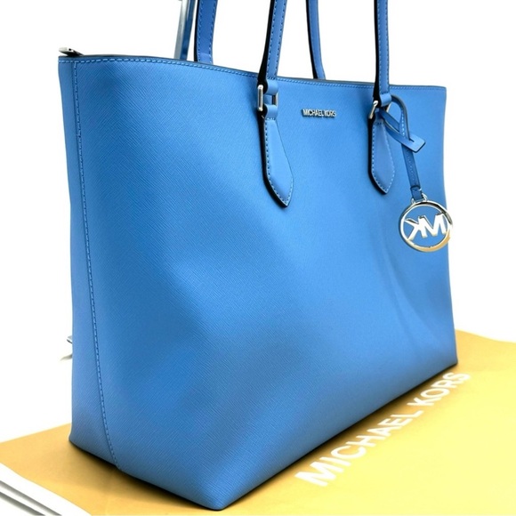 Michael Kors Bag Large Sheila Mf Tote Bag
South Pacific Blue - Picture 4 of 11